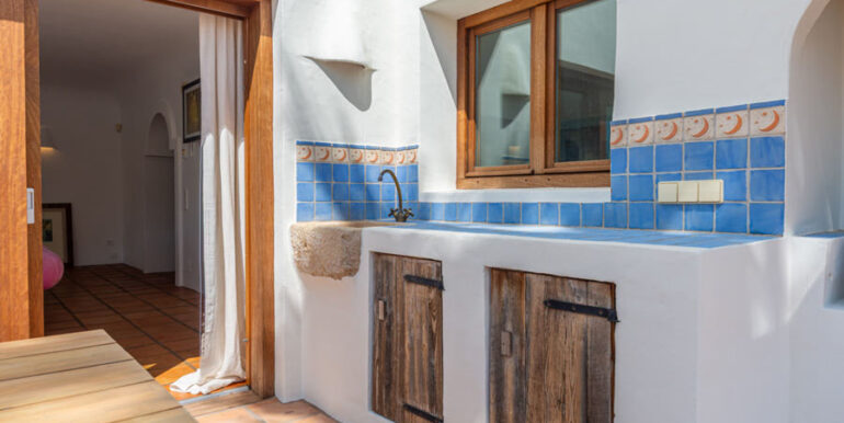 Extraordinary Ibiza style villa in Moraira El Portet – Outdoor sink – ID: 5500001 - Architect Joaquín Lloret