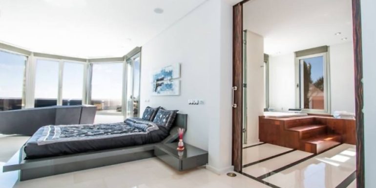 Elegant waterfront luxury villa in Moraira Cap Blanc - Masterbedroom - ID: 5500003
