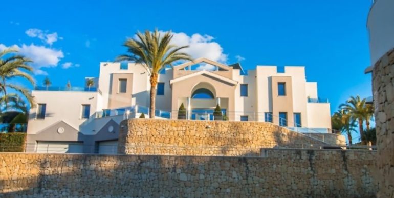 Elegante Luxusvilla in erster Meeresline in Moraira Cap Blanc - Rückansicht - ID: 5500003
