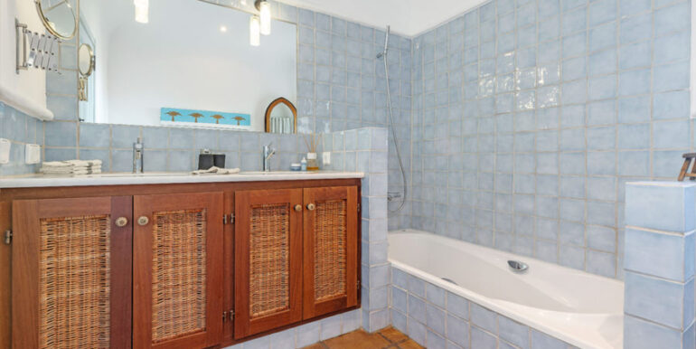 Modern Ibiza style villa in Moraira El Portet – Bathroom – ID: 5500002 - Architect Joaquín Lloret