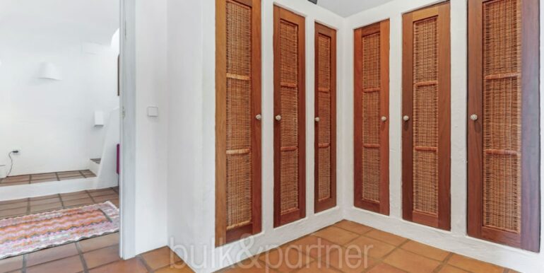 Modern Ibiza style villa in Moraira El Portet – Dressing room with wall wardrobes – ID: 5500002 - Architect Joaquín Lloret