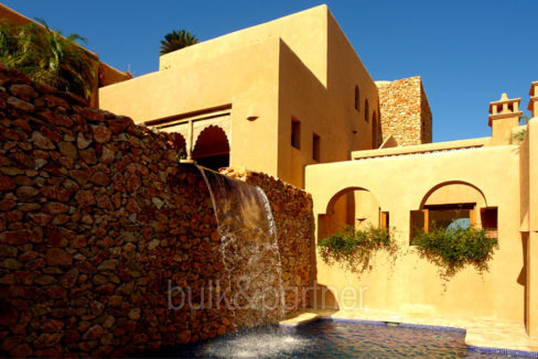 Modern Ibiza style villa in Moraira El Portet – Pool and waterfall – ID: 5500002 - Architect Joaquín Lloret - Photographer Torsten Bulk