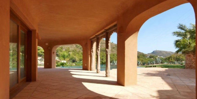Villa estilo ibicenco con vista al mar en Moraira El Portet - Terraza cubierta - ID: 5500022 - Arquitecto Joaquín Lloret