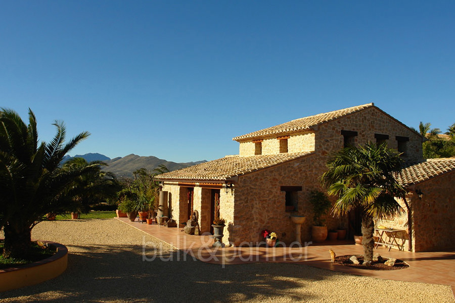Stone finca with gardens and sea views in Benissa Canor