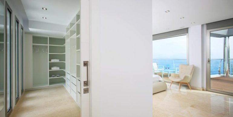 Exklusive Luxusvilla in erster Meereslinie in Altéa Campomanes - Hauptschlafzimmer und Ankleideraum - ID: 5500659 - Architekt David Montés López