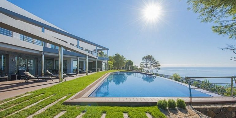 Exclusiva villa de lujo de primera línea en Altéa Campomanes - Piscina y vista al mar - ID: 5500659 - Arquitecto David Montés López