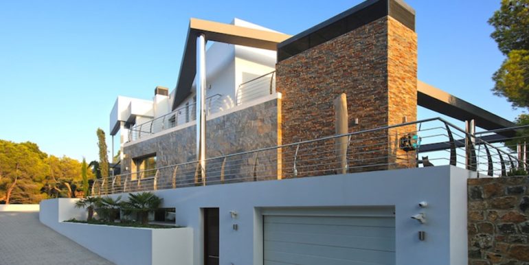 Exklusive Luxusvilla in erster Meereslinie in Altéa Campomanes - Garage und Auffahrt - ID: 5500659 - Architekt David Montés López