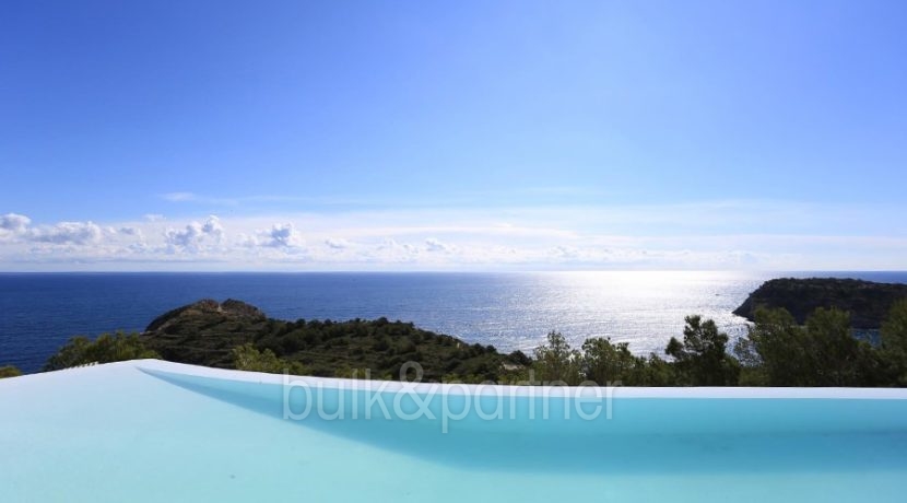 Gorgeous villa with exceptional sea views in Jávea Portichol - Pool with sea views - ID: 5500662