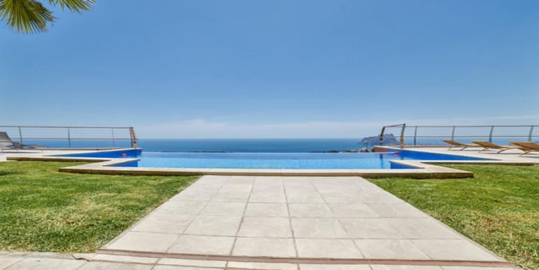 Lujosa villa en una ubicación privilegiada con impresionantes vistas al mar en Moraira Coma de los Frailes - Piscina sin fin con vistas al mar - ID: 5500661