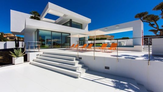 New villa in minimalist style with sea views in Moraira El Portet - Pool terrace - ID: 5500633 - Architect Carlos Gilardi (Equipo Digitalarq S.L.) - Photographer Michael van Oosten - Villa CAWOW