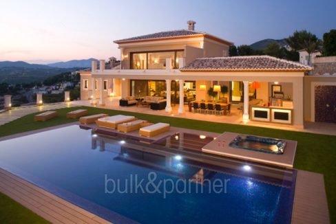 Unique luxury villa in exposed location in Moraira Paichi - Pool terrace by night - ID: 5500660