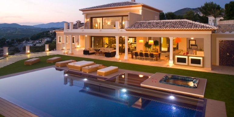 Unique luxury villa in exposed location in Moraira Paichi - Pool terrace by night - ID: 5500660