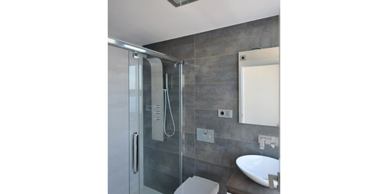 First line luxury villa in Benissa Cala Advocat - Bathroom with shower - ID: 5500674