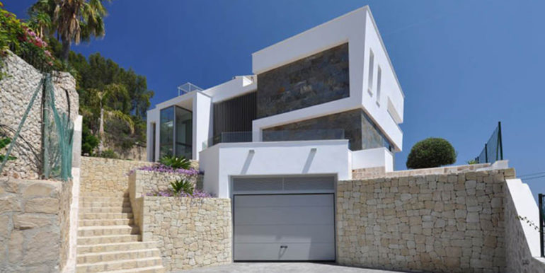 First line luxury villa in Benissa Cala Advocat - Garage and ascent to the villa - ID: 5500674