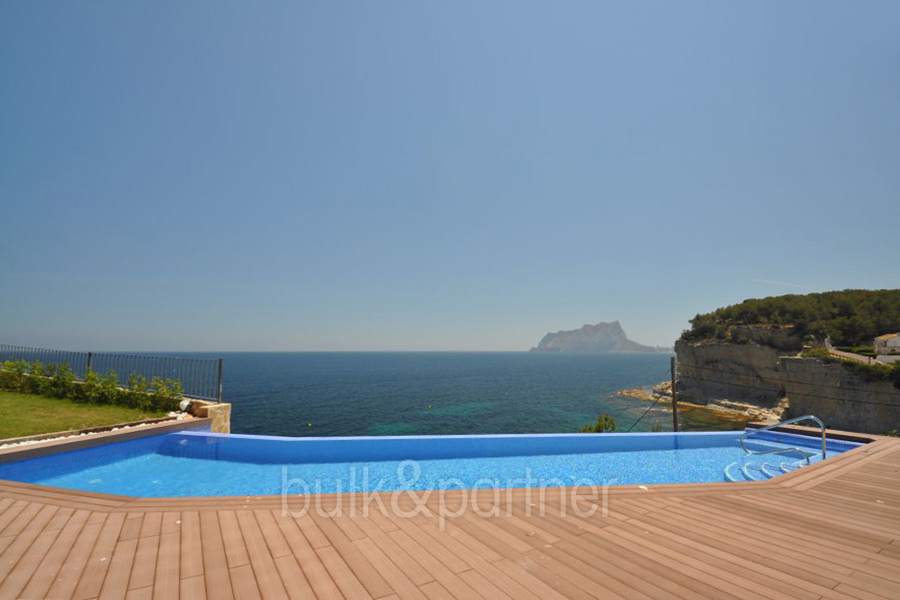First line luxury villa in Benissa Cala Advocat