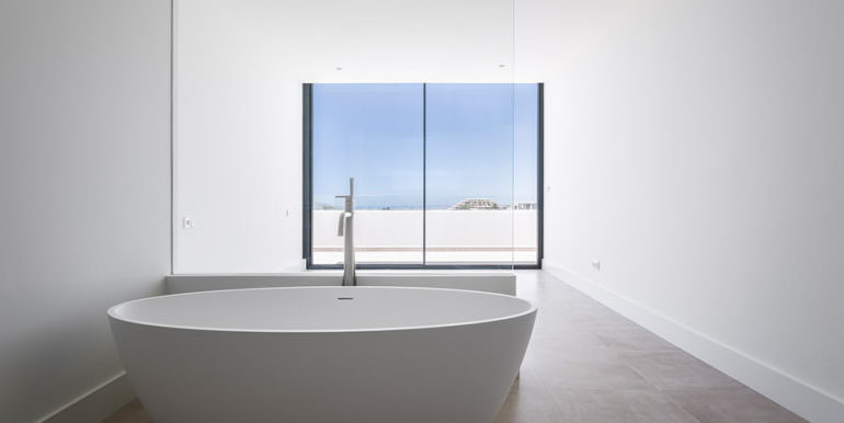 Modern luxury villa with sea views in Altéa Hills - Bathroom with sea views - ID: 5500676 - Photographer Germán Cabo