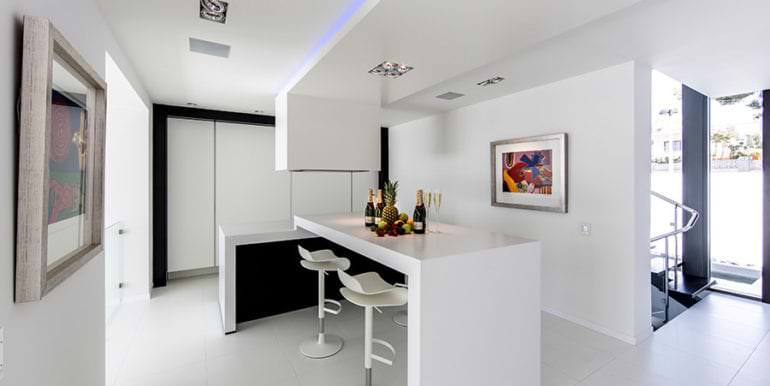 Neue minimalistische Villa mit Meerblick in Moraira El Portet - Amerikanische Küche - ID: 5500663 - Architekt Carlos Gilardi (Equipo Digitalarq S.L.) - Fotograf Michael van Oosten - Villa CAWOW