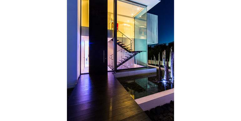 New villa in minimalist style with sea views in Moraira El Portet - Entrance illuminated - ID: 5500663 - Architect Carlos Gilardi (Equipo Digitalarq S.L.) - Photographer Michael van Oosten - Villa CAWOW