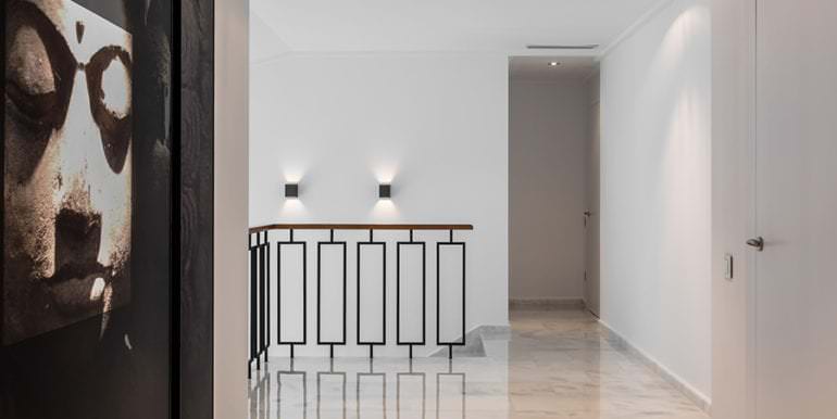 Neue Luxusvilla in bester Wohnlage in Moraira Cap Blanc - Treppenhaus Obergeschoss - ID: 5500665 - Fotograf Germán Cabo