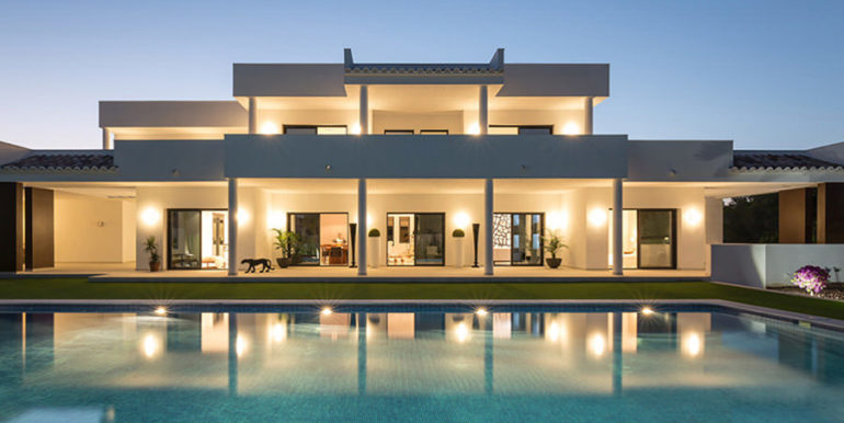 Newly-built luxury villa in the most exclusive area in Moraira Cap Blanc - Pool and Villa illuminated - ID: 5500665 - Photographer Germán Cabo