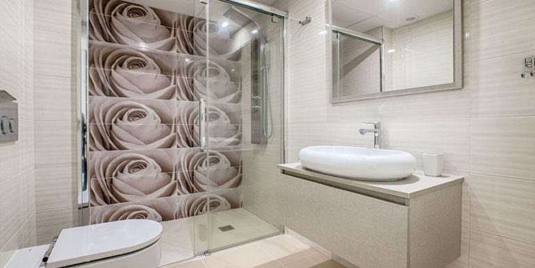 Seafront luxury villa in Benissa Cala Advocat - Bathroom with shower - ID: 5500677