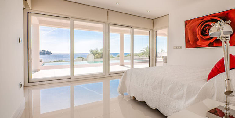 Seafront luxury villa in Benissa Cala Advocat - Bedroom with sea views - ID: 5500677