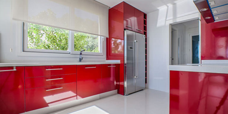 Seafront luxury villa in Benissa Cala Advocat - Red kitchen - ID: 5500677