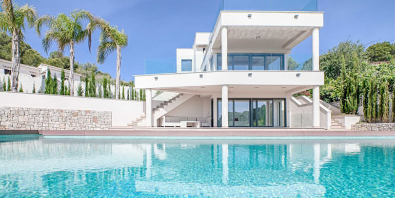 Seafront luxury villa in Benissa Cala Advocat - Pool terrace and villa - ID: 5500677