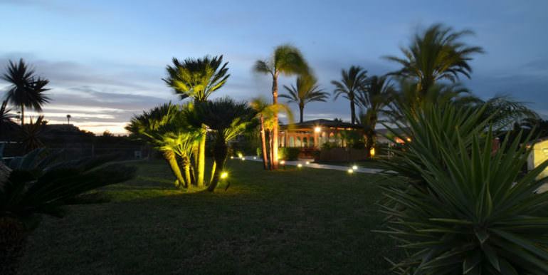 Luxusvilla in bester Lage mit atemberaubendem Meerblick in Moraira Coma de los Frailes - Grillplatz und Garten beleuchtet - ID: 5500661