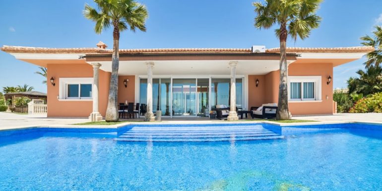 Lujosa villa en una ubicación privilegiada con impresionantes vistas al mar en Moraira Coma de los Frailes - Terraza piscina - ID: 5500661