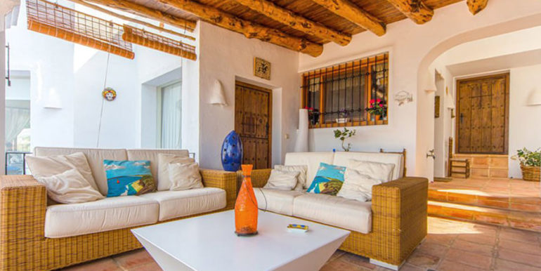 Außergewöhnliche Luxusvilla im Ibiza-Style in Moraira El Portet - Überdachte Pool Terrasse - ID: 5500687 - Architekt Joaquín Lloret