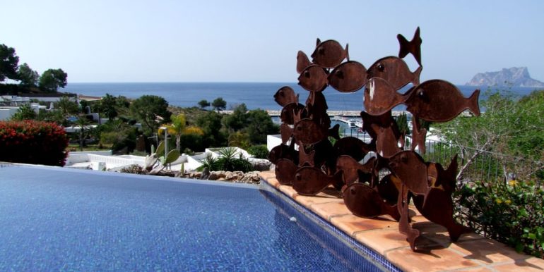 Ibizan luxury villa with harbour/sea view in Moraira Portichol/Club Náutico - Pool view at the Marina, Calpe Rock Peñon de Ifach and the Mediterranean - ID: 5500688 - Architect Joaquín Lloret - Photographer Torsten Bulk