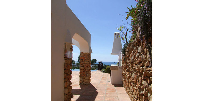 Villa de lujo ibicenca con vista al puerto/mar en Moraira Portichol/Club Náutico - Barbacoa con vistas al mar - ID: 5500688 - Arquitecto Joaquín Lloret - Fotógrafo Torsten Bulk