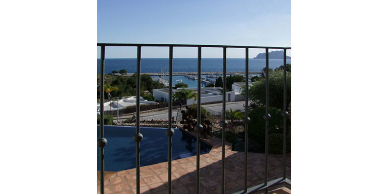 Ibizan luxury villa with harbour/sea view in Moraira Portichol/Club Náutico - Bedroom with marina and sea views - ID: 5500688 - Architect Joaquín Lloret - Photographer Torsten Bulk