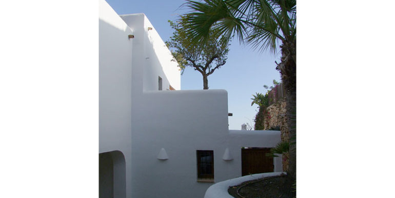 Ibizan luxury villa with harbour/sea view in Moraira Portichol/Club Náutico - Side view - ID: 5500688 - Architect Joaquín Lloret - Photographer Torsten Bulk