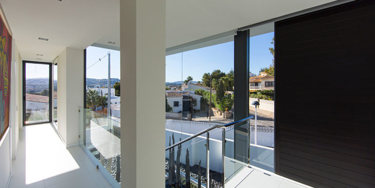 Neue minimalistische Villa mit Meerblick in Moraira El Portet - Treppenhaus - ID: 5500663 - Architekt Carlos Gilardi (Equipo Digitalarq S.L.) - Fotograf Michael van Oosten - Villa CAWOW