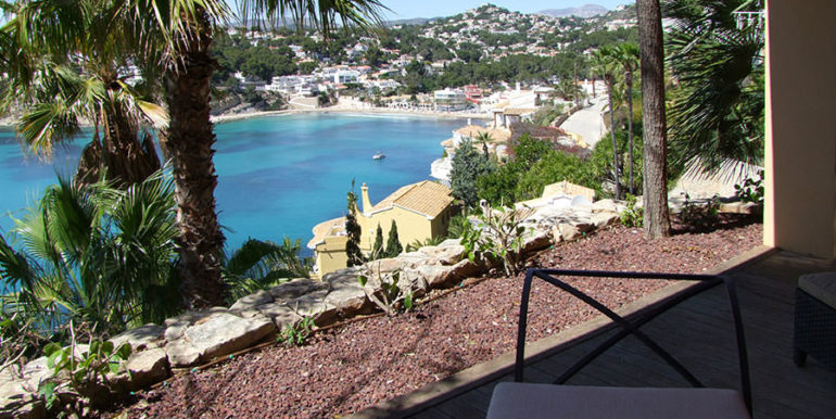 Superb luxury villa in prime location in Moraira El Portet/Cap d’Or - Bedroom terrace with view to the beach/ bay of El Portet - ID: 5500689 - Architect Joaquín Lloret - Photographer Torsten Bulk
