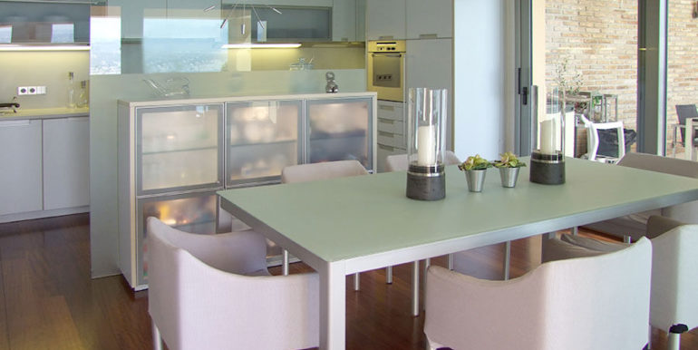 Hervorragende Luxusvilla in bester Lage in Moraira El Portet/Cap d'Or - Essbereich mit offender Küche - ID: 5500689 - Architekt Joaquín Lloret - Fotograf Torsten Bulk