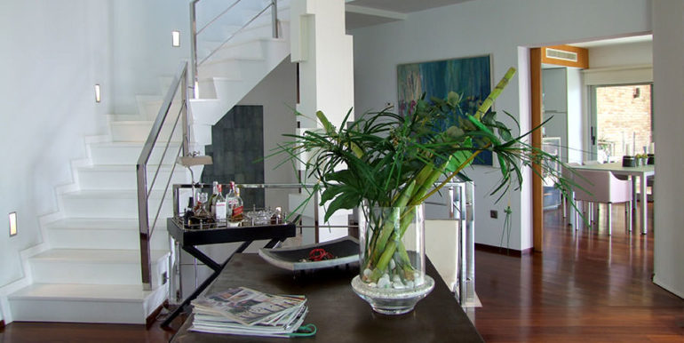 Superb luxury villa in prime location in Moraira El Portet/Cap d’Or - Entrance and staircase area - ID: 5500689 - Architect Joaquín Lloret - Photographer Torsten Bulk