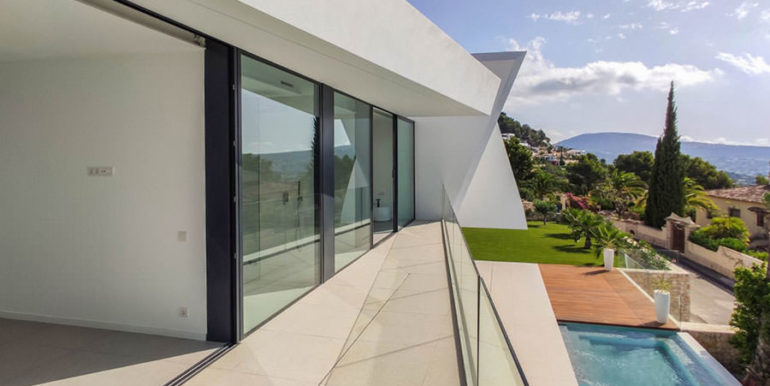 Luxusvilla mit schönem Meerblick in Moraira Benimeit - Terrasse im Obergeschoss - ID: 5500671 - Architekt Ramón Gandia Brull (RGB Arquitectos)