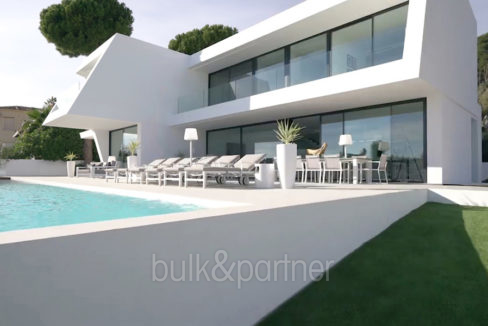 Luxury villa with perfect sea views in Moraira Benimeit - Pool terrace and villa - ID: 5500670 - Architect Ramón Gandia Brull (RGB Arquitectos)