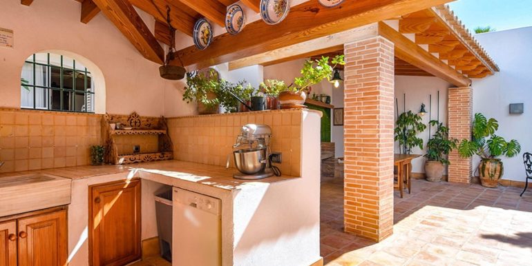 Villa en primera línea en Benissa Les Bassetes - Barbacoa y cocina de verano - ID: 5500695