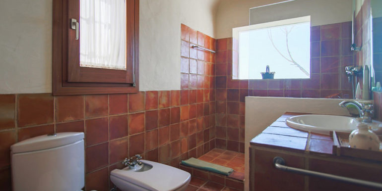 Außergewöhnliche Luxusvilla im Ibiza-Style in Moraira El Portet - Badezimmer mit Dusche - ID: 5500687 - Architekt Joaquín Lloret
