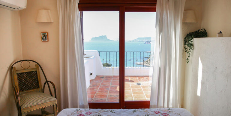 Exceptional ibiza style luxury villa in Moraira El Portet - Bedroom with terrace and sea views - ID: 5500687 - Architect Joaquín Lloret