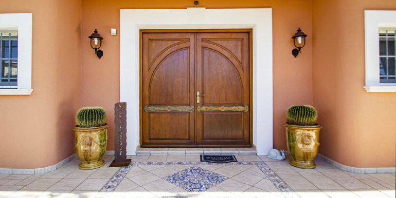 Luxury property in prime location with breathtaking sea views in Moraira Coma de los Frailes - Entrance door outside - ID: 5500661