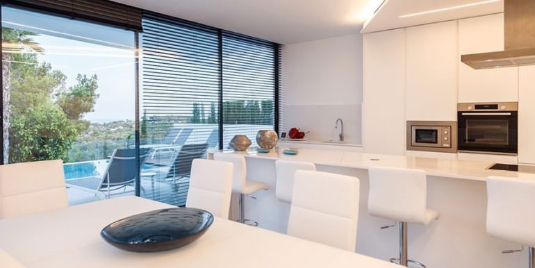 Luxusvilla mit schönem Meerblick in Moraira Benimeit - Essbereich und offene Küche - ID: 5500671 - Architekt Ramón Gandia Brull (RGB Arquitectos)