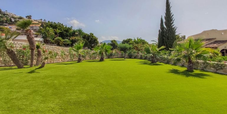 Luxury villa with beautiful sea views in Moraira Benimeit - Palms and garden - ID: 5500671 - Architect Ramón Gandia Brull (RGB Arquitectos)