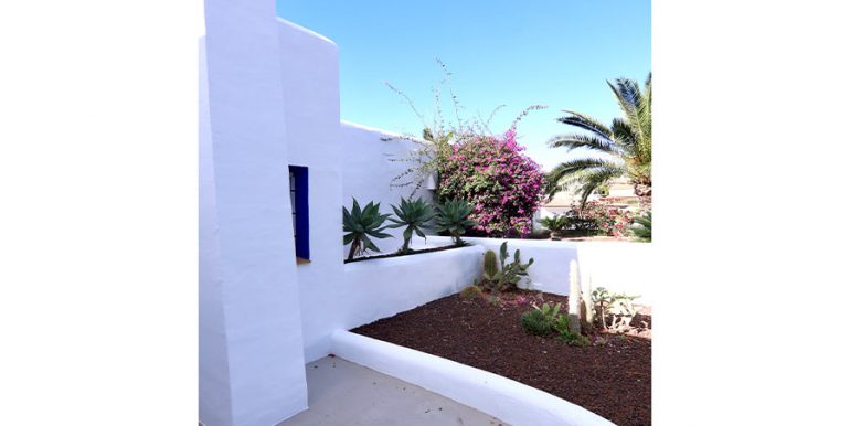Einzigartige Villa im Ibiza-Style mit Meerblick in Moraira Portichol/Club Náutico - Hauptbadezimmer Terrasse und Dachbegrünung - ID: 5500705 - Architekt Joaquín Lloret