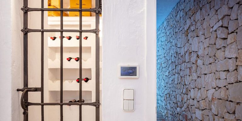 Einzigartige Villa im Ibiza-Style mit Meerblick in Moraira Portichol/Club Náutico - Weinkeller und Zugang zur Garage - ID: 5500705 - Architekt Joaquín Lloret