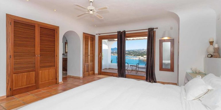 Fantastic Ibiza style villa in second sea line in Moraira El Portet - Master bedroom with sea views - ID: 5500706 - Architecture by Lloret Designs/Joaquín Lloret